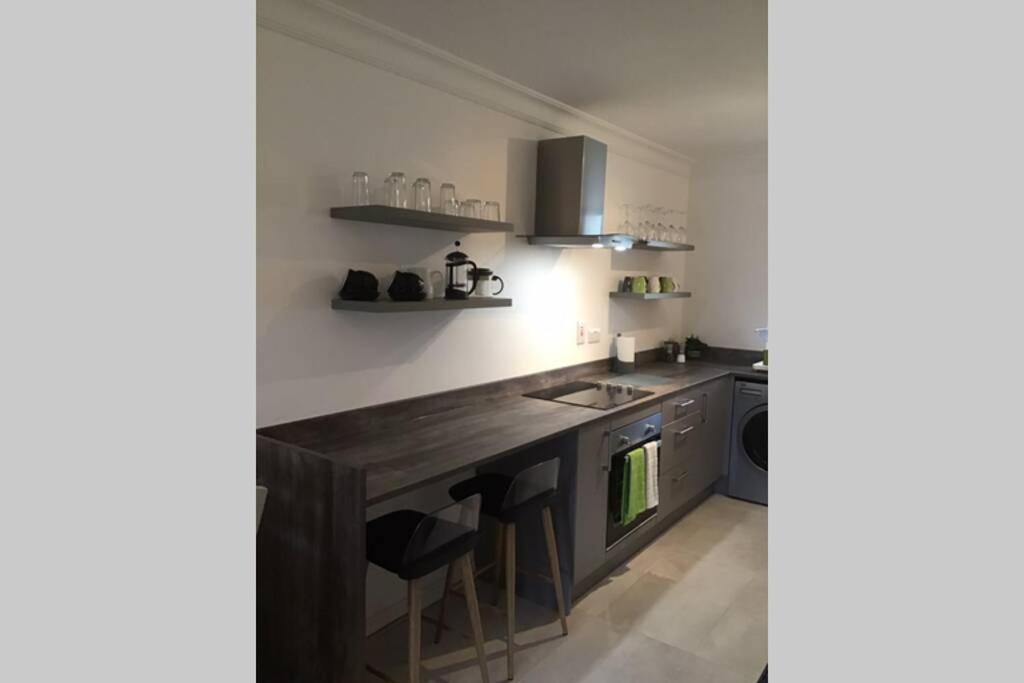 Waterfront Apartment Completely Refurbished Westport Eksteriør billede