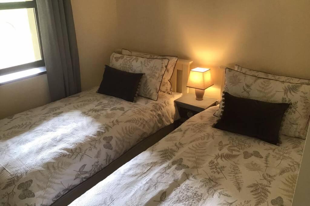 Waterfront Apartment Completely Refurbished Westport Eksteriør billede