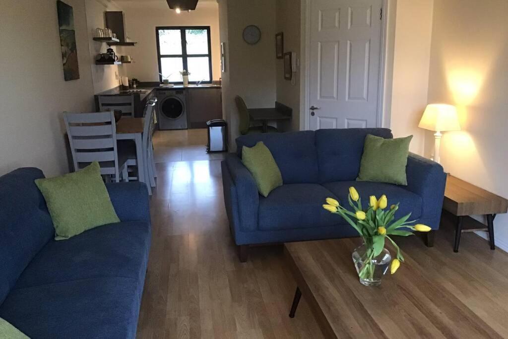 Waterfront Apartment Completely Refurbished Westport Eksteriør billede