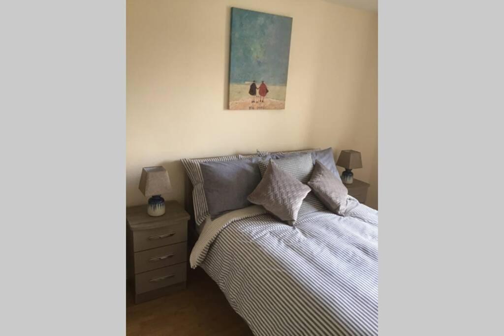 Waterfront Apartment Completely Refurbished Westport Eksteriør billede